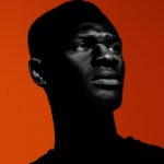 man wearing black shirt